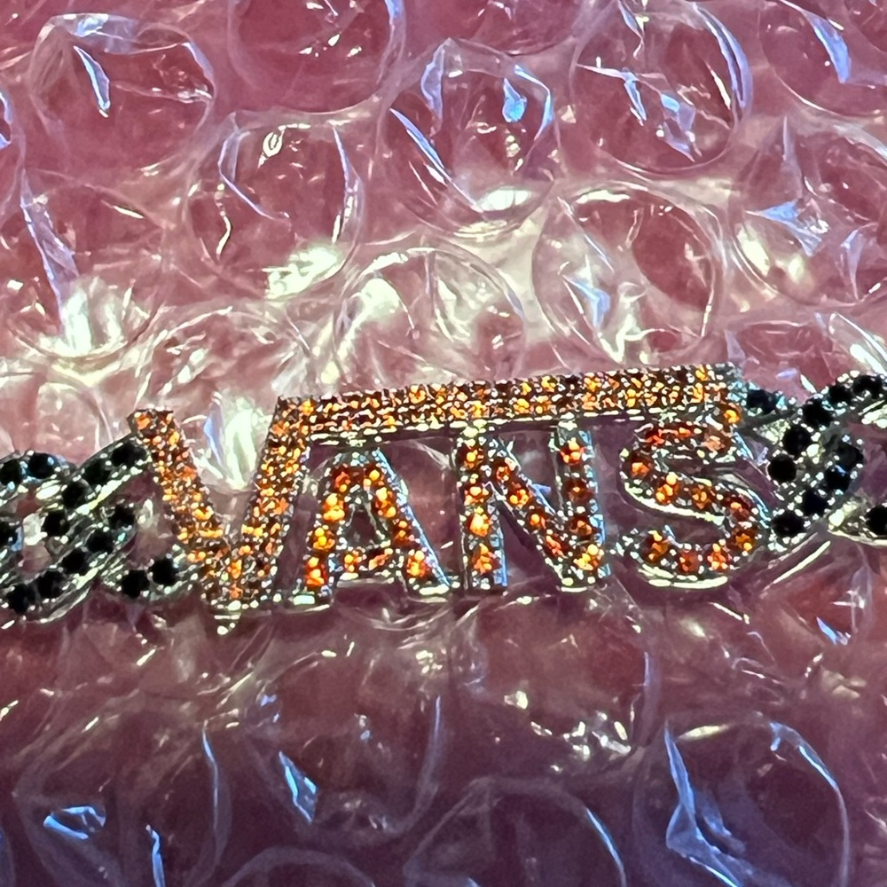Advisory Board Crystals x Vans chain